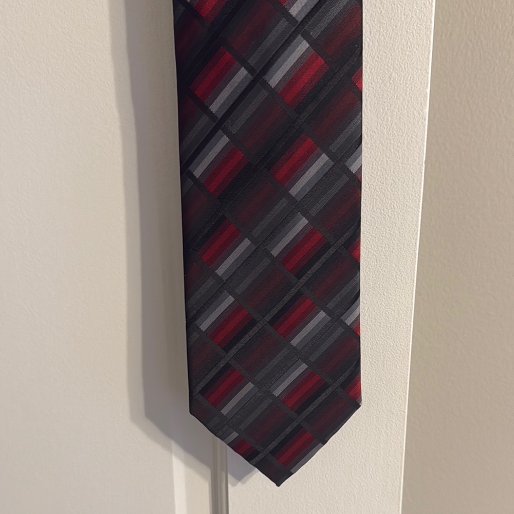 Stylish Plaid Tie in Red, Black, and Gray